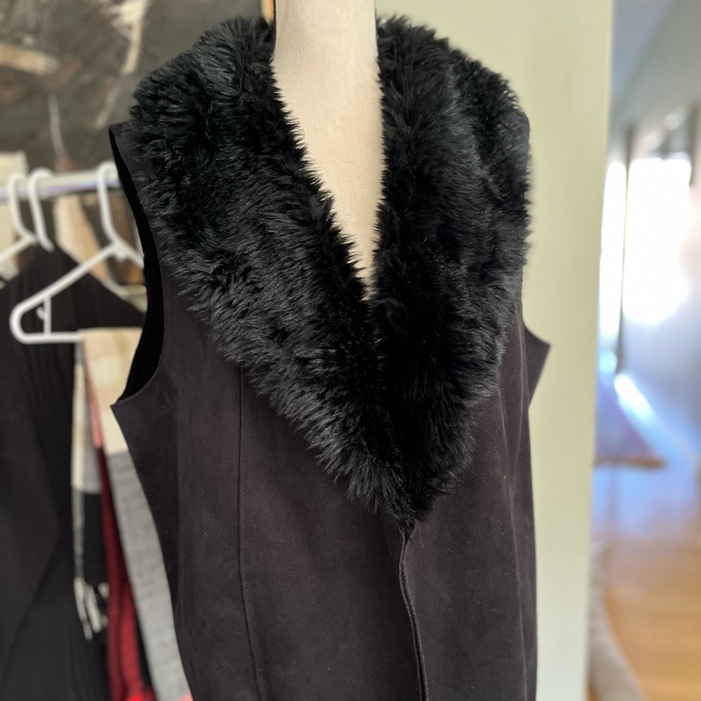 Chico’s Faux Suede & Fuzzy Collar Open Vest, size 3 (XL/16)
